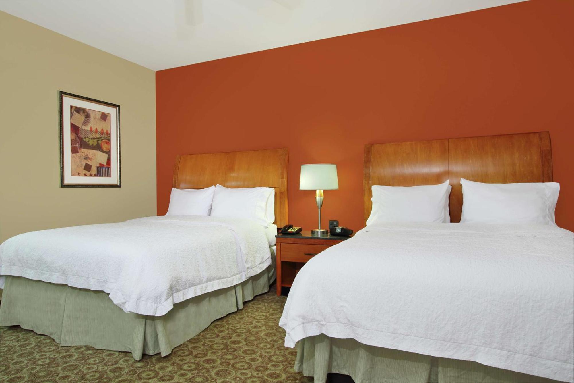 Hampton & Hotel